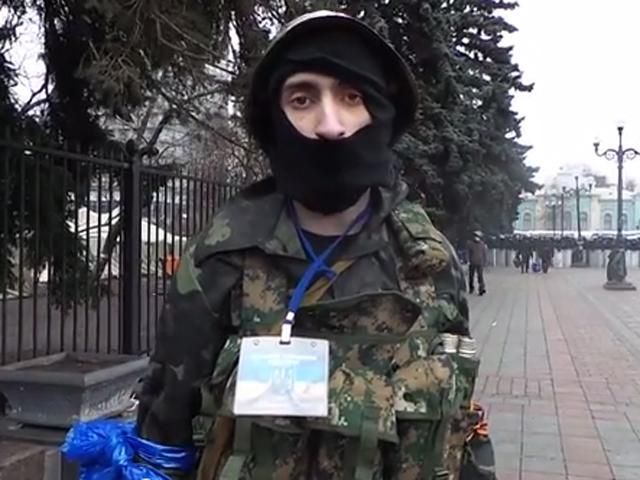 В "Топаза" забрали загранпаспорт и надели ему электронный браслет В "Топаза" забрали загранпаспорт и надели ему электронный браслет