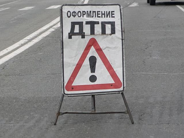 Российский бронеавтомобиль "Тигр" врезался в троллейбус в Крыму Российский бронеавтомобиль "Тигр" врезался в троллейбус в Крыму