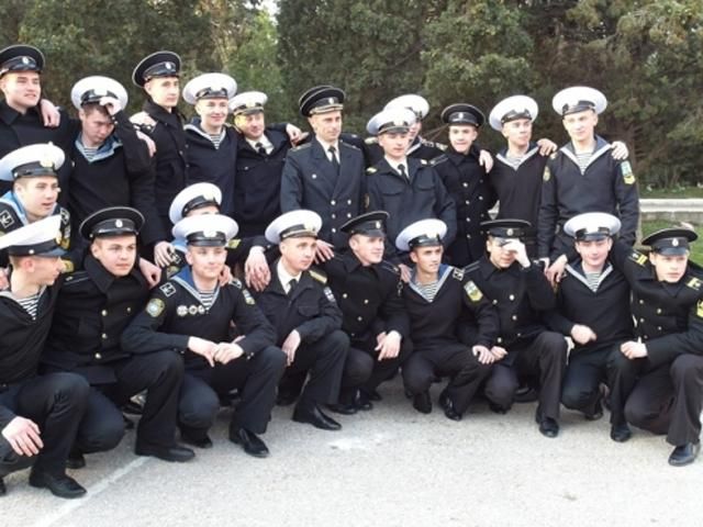 Севастопольских курсантов все-таки выпустили из Крыма Севастопольских курсантов все-таки выпустили из Крыма