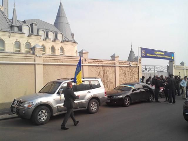 Автомайдан "гостил" у Кивалова (Фото)