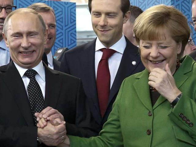 Меркель пригрозила Путіну подальшими санкціями, якщо Росія не залишить у спокої Україну