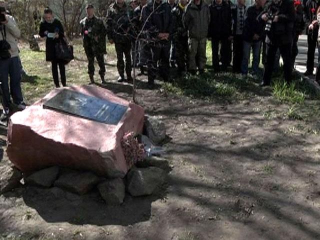 В Киеве открыли памятную доску "Ангелам в белых халатах" В Киеве открыли памятную доску "Ангелам в белых халатах"