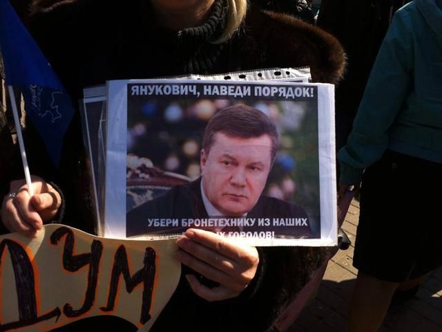 Сепаратисты штурмуют здание Донецкой ОГА Сепаратисты штурмуют здание Донецкой ОГА