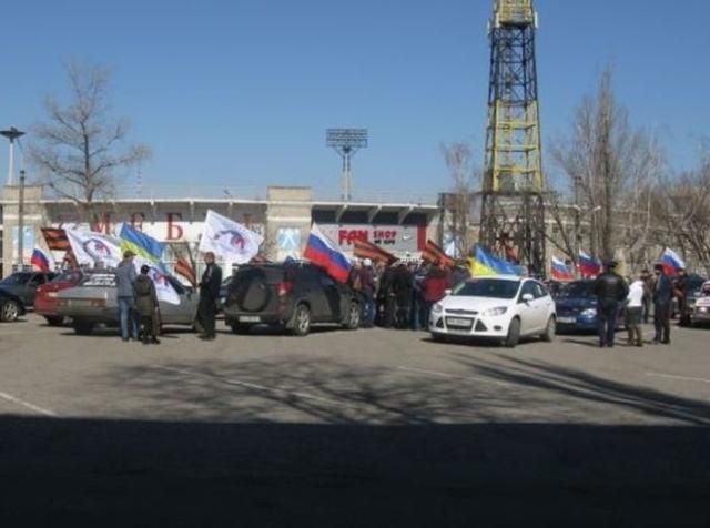 В Луганске более 30 машин проехались автопробегом за референдум