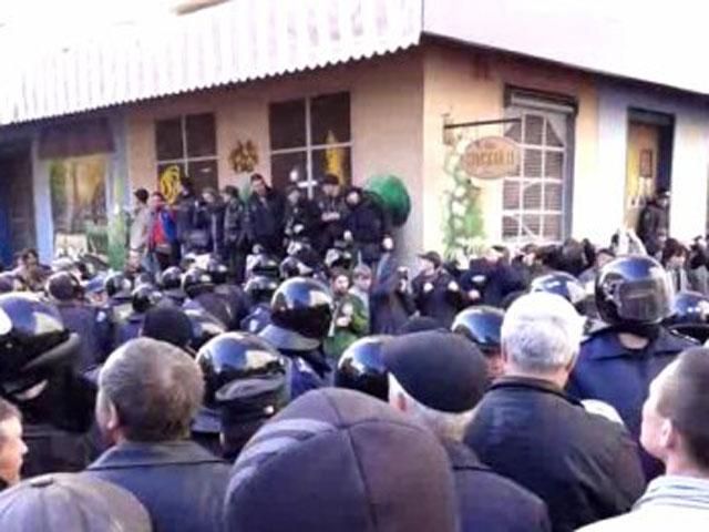 У Харкові побилися мітингувальники У Харкові побилися мітингувальники