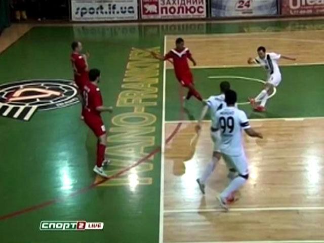 Футзал: "Ураган" не сумел переиграть лидера чемпионата
