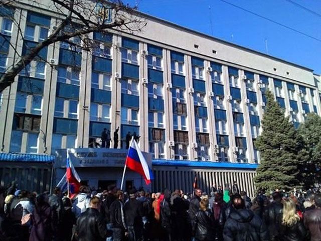 Луганське управління СБУ після штурму (Фото)