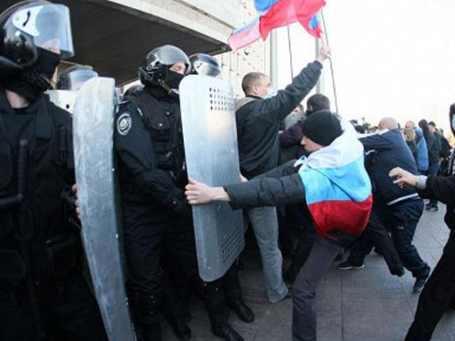 Донецкая милиция ведет переговоры с сепаратистами по освобождению ОГА Донецкая милиция ведет переговоры с сепаратистами по освобождению ОГА