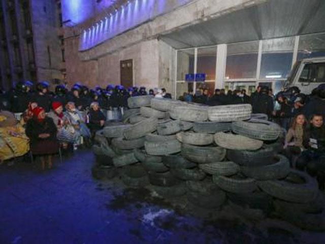 Луганские сепаратисты захватили филиал НБУ Луганские сепаратисты захватили филиал НБУ