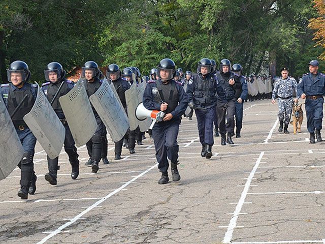 У Луганську міліція приведена в стан бойової готовності, в'їзди в місто перекриті