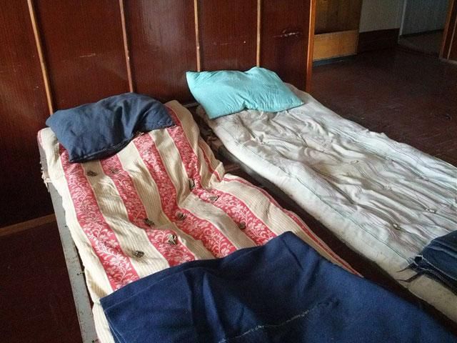 Военных из Крыма заселяют в ужасных условиях (Фото) Военных из Крыма заселяют в ужасных условиях (Фото)