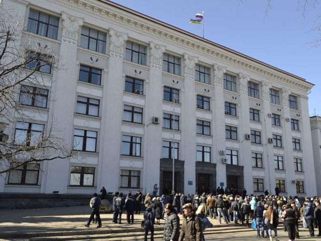 Здание Луганской ОГА закрыли и опечатали
