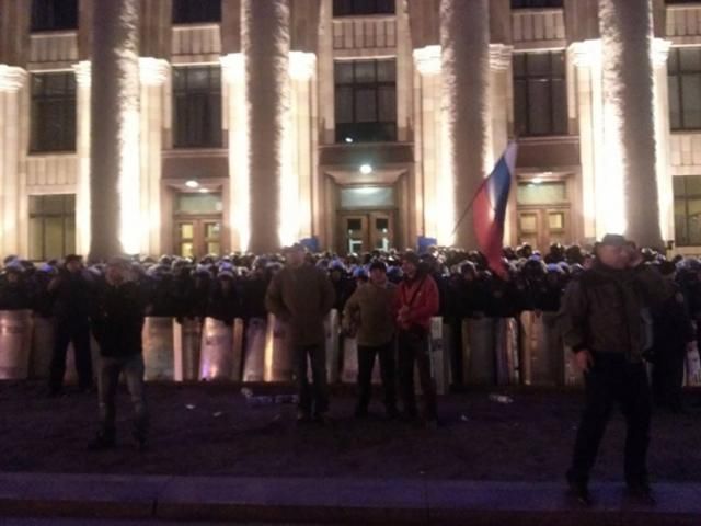 У Харкові почались переговори з місцевими сепаратистами У Харкові почались переговори з місцевими сепаратистами