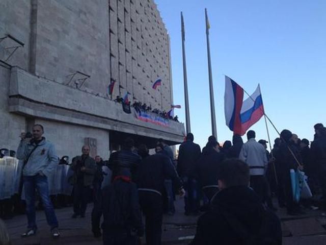 Донецькі сепаратисти до 11 травня хочуть провести референдум про незалежність Донецькі сепаратисти до 11 травня хочуть провести референдум про незалежність