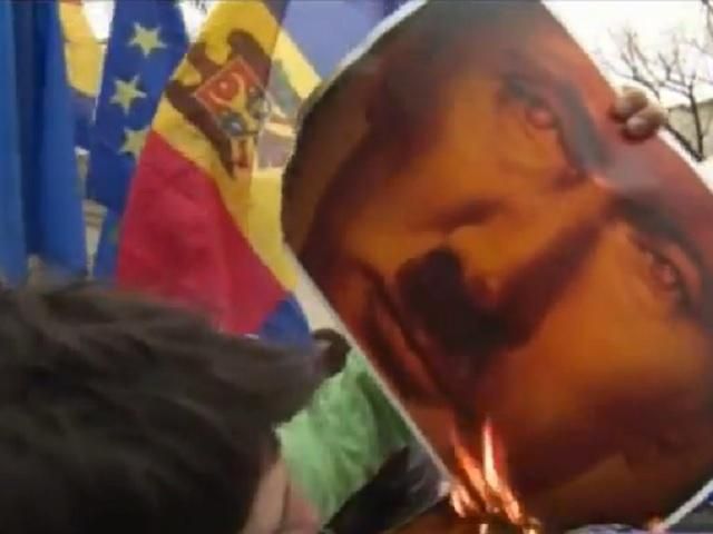 У Молдові спалили "Путіна" (Відео)