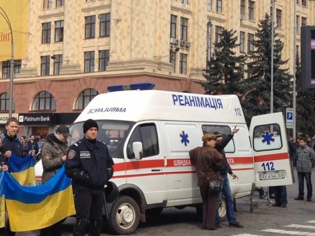 Біля Харківської ОДА — бійка, є постраждалі (Фото)