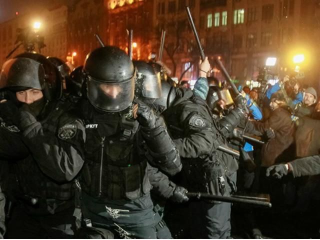 Командиру спецроти "Беркута" присудили домашній арешт Командиру спецроти "Беркута" присудили домашній арешт