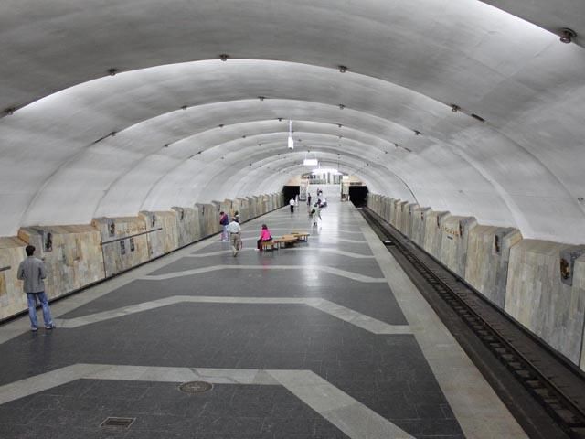 В Харькове перекрыли метро