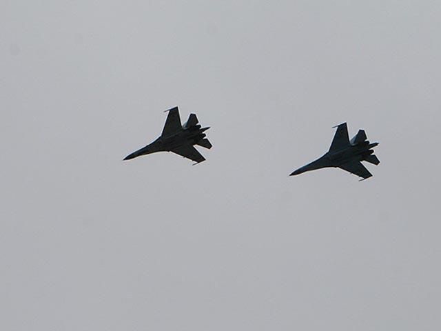 Над Харковом літають військові літаки (Фото)