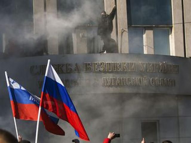 Луганские сепаратисты захватили около 300 автоматов и 100 пистолетов, - Ляшко Луганские сепаратисты захватили около 300 автоматов и 100 пистолетов, - Ляшко