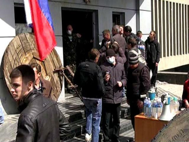 Сепаратисты отказались покинуть Луганске ОГА и готовы к вооруженному сопротивлению в случае штур