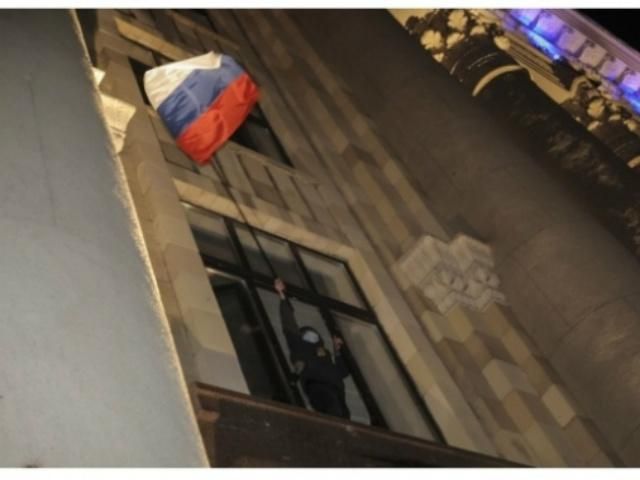 Сепаратисти у Харкові оголосили про створення "Харківської народної республіки" Сепаратисти у Харкові оголосили про створення "Харківської народної республіки"