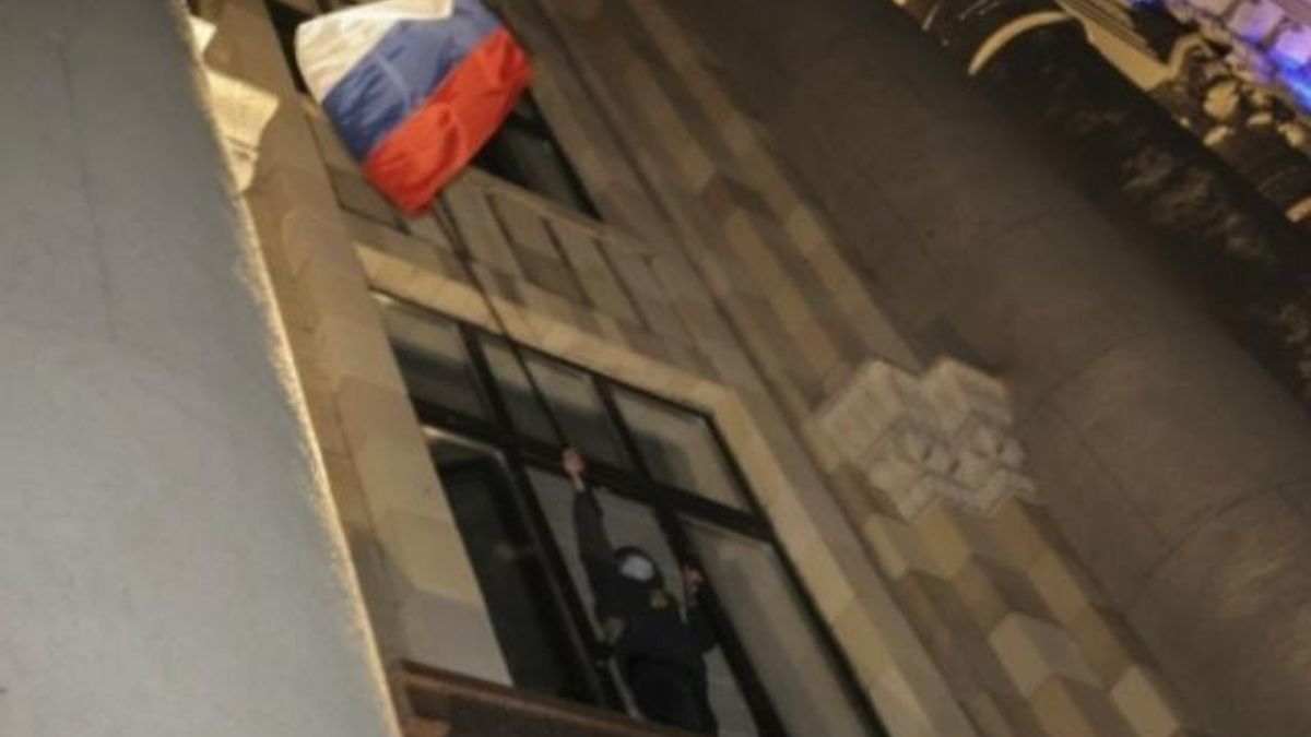 Сепаратисты в Харькове объявили о создании "Харьковской народной республики" Сепаратисты в Харькове объявили о создании "Харьковской народной республики"