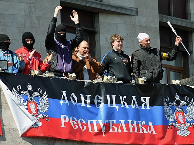Сепаратисти займаються вандалізмом і мародерством у Донецькій ОДА (Фото)
