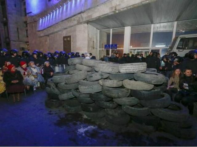 Правоохоронці звільнили Харківську облдержадміністрацію 