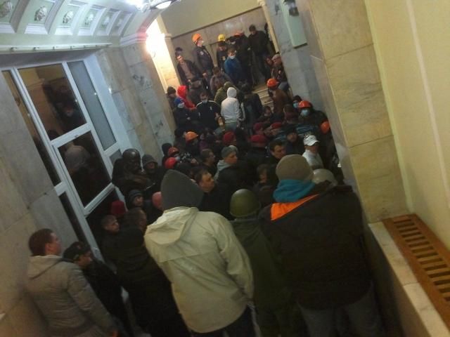 Харьковскую ОГА "зачистили", задержали 70 сепаратистов Харьковскую ОГА "зачистили", задержали 70 сепаратистов