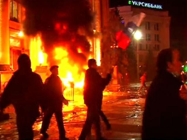 Неспокойный Харьков. Этой ночью пророссийские активисты жгли ОГА и разгромили телекомпанию