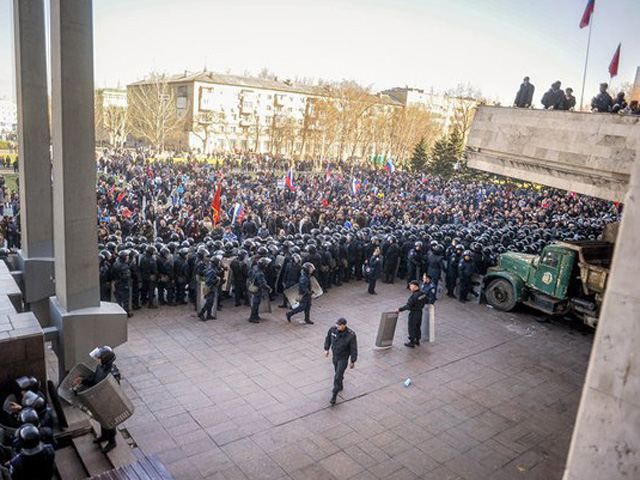 Сепаратисты в Донецке сдали часть оружия, - мэр Сепаратисты в Донецке сдали часть оружия, - мэр