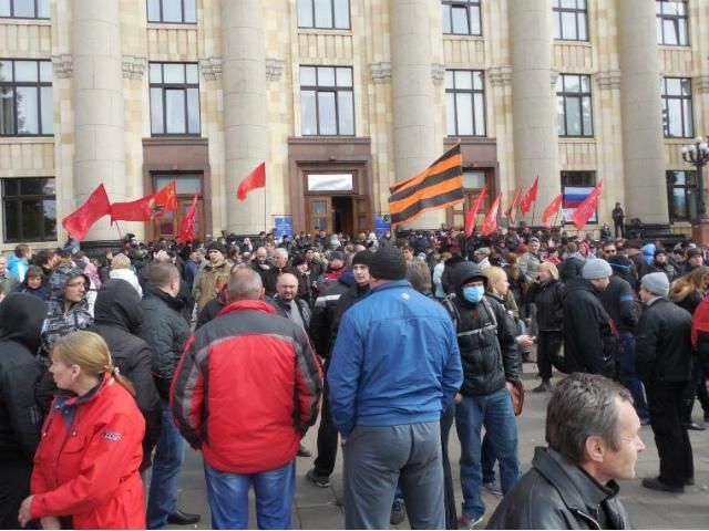 У Харківській ОДА вилучили 6 ящиків з "коктейлями Молотова", — командувач Нацгвардією У Харківській ОДА вилучили 6 ящиків з "коктейлями Молотова", — командувач Нацгвардією