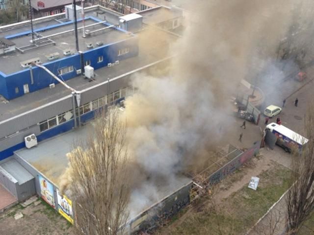 У Києві згоріло півсупермаркета (Фото)