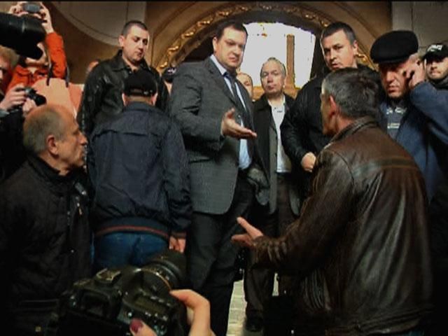 У Львові громадські активісти штурмували обласну прокуратуру У Львові громадські активісти штурмували обласну прокуратуру