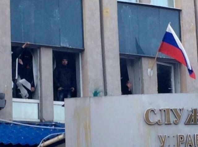 Осталось продержаться всего сутки, - заявления луганских сепаратистов Осталось продержаться всего сутки, - заявления луганских сепаратистов