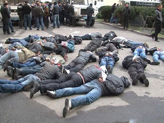 Пророссийские активисты в Харькове требуют освобождения 64-х человек, которые захватывали ОГА