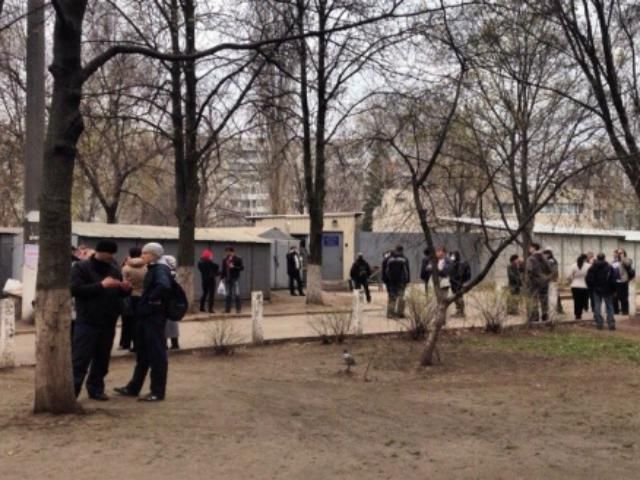 Харьковские антимайдановцы блокируют базу бывшего "Беркута" (Фото)