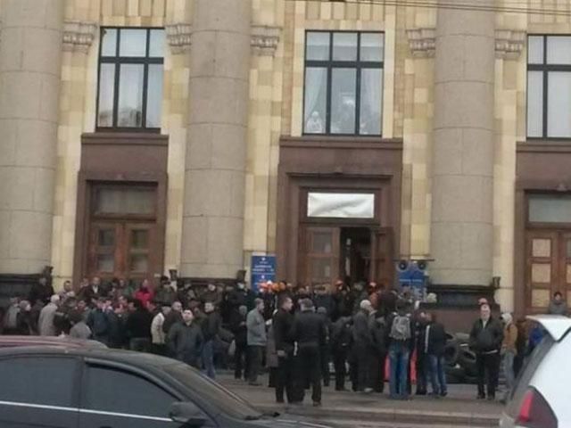 В Харьковской ОГА ищут взрывчатку В Харьковской ОГА ищут взрывчатку