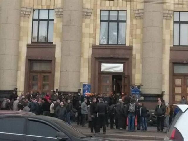 В Харьковской ОГА ищут взрывчатку