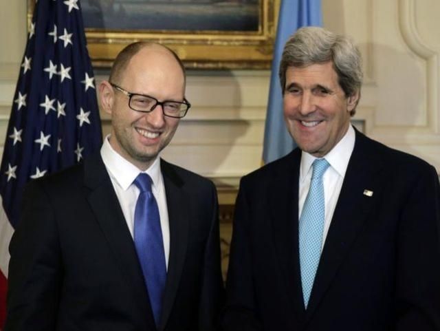 Яценюк обговорив з Джоном Керрі мирне вирішення ситуації в Україні Яценюк обговорив з Джоном Керрі мирне вирішення ситуації в Україні