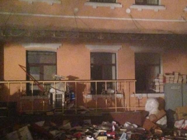 В Киеве горел офис КПУ (Фото) В Киеве горел офис КПУ (Фото)