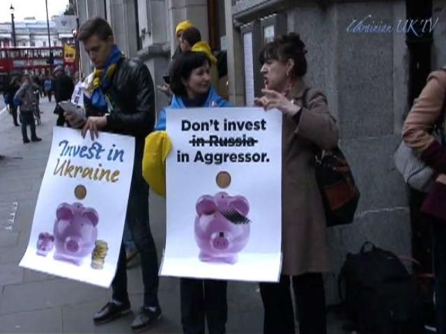 Украинцы в Лондоне провели акцию "Прекратите бизнес с Россией"