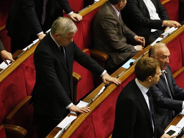 Нардепи сьогодні добряче "покнопкодавили" у Раді (Фото) Нардепи сьогодні добряче "покнопкодавили" у Раді (Фото)