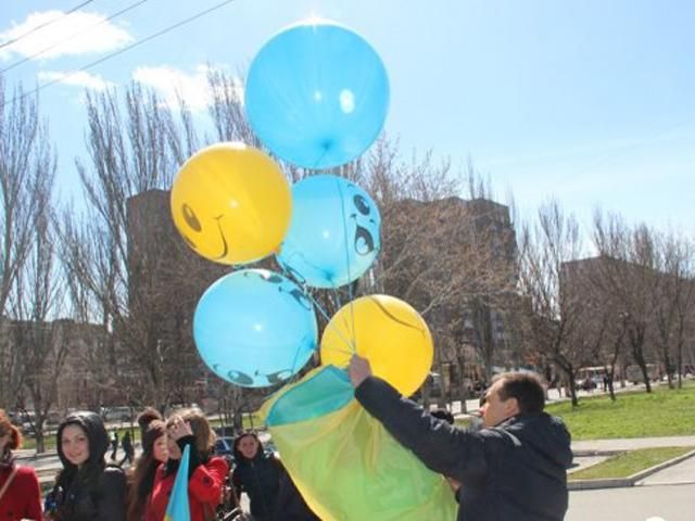 В Маріуполі пройшов флешмоб за єдину Україну (Фото. Відео)
