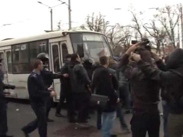 В Одесі проросійські активісти закидали камінням євромайданівців і напали на журналістів (Відео)