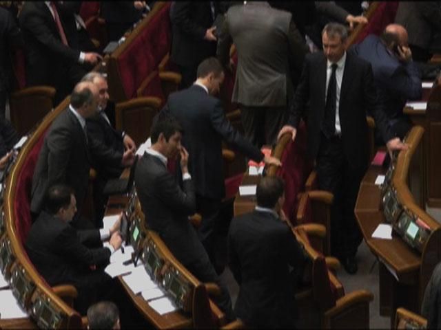 День у Раді: амністія для сепаратистів та "пригальмоване" голосування День у Раді: амністія для сепаратистів та "пригальмоване" голосування