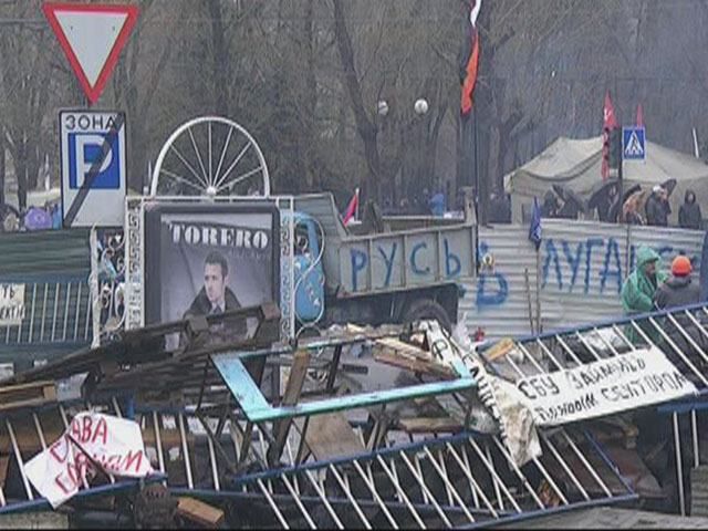 Беспорядки в Луганске: Требования федерализации и митинг майдановцев