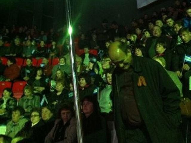 Сепаратисты в Донецке требуют ареста Турчинова, Яценюка и Тягнибока, - журналист Сепаратисты в Донецке требуют ареста Турчинова, Яценюка и Тягнибока, - журналист