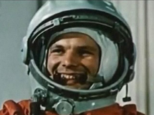 12 квітня – перший політ людини в космос